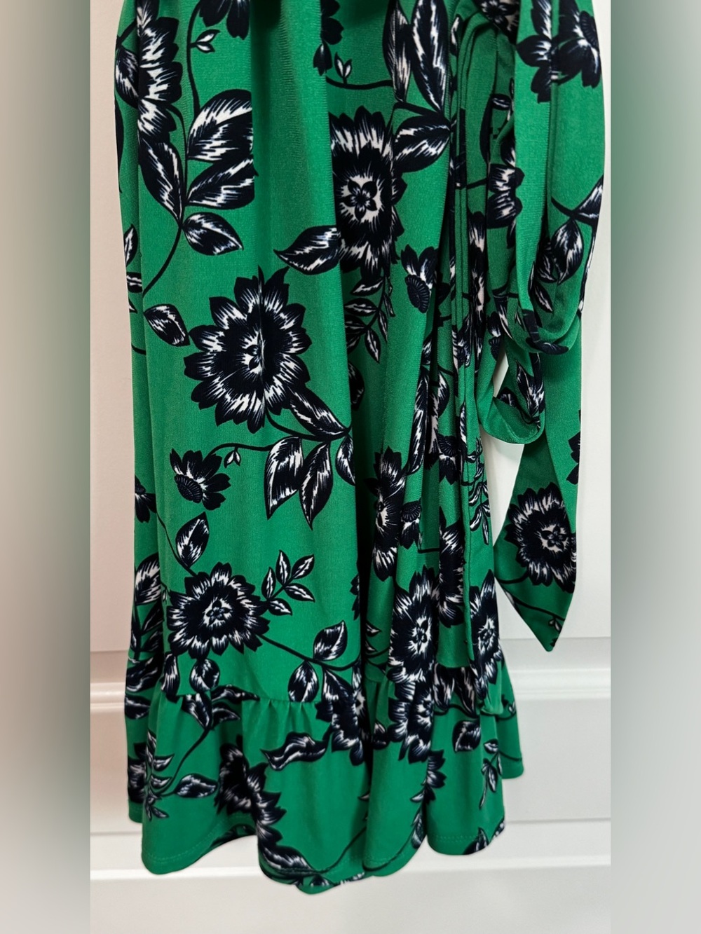 Eliza J Green Floral Faux Wrap Bell Sleeve Dress Size 10 Tie Waist Ruffle Hem - Picture 8 of 13